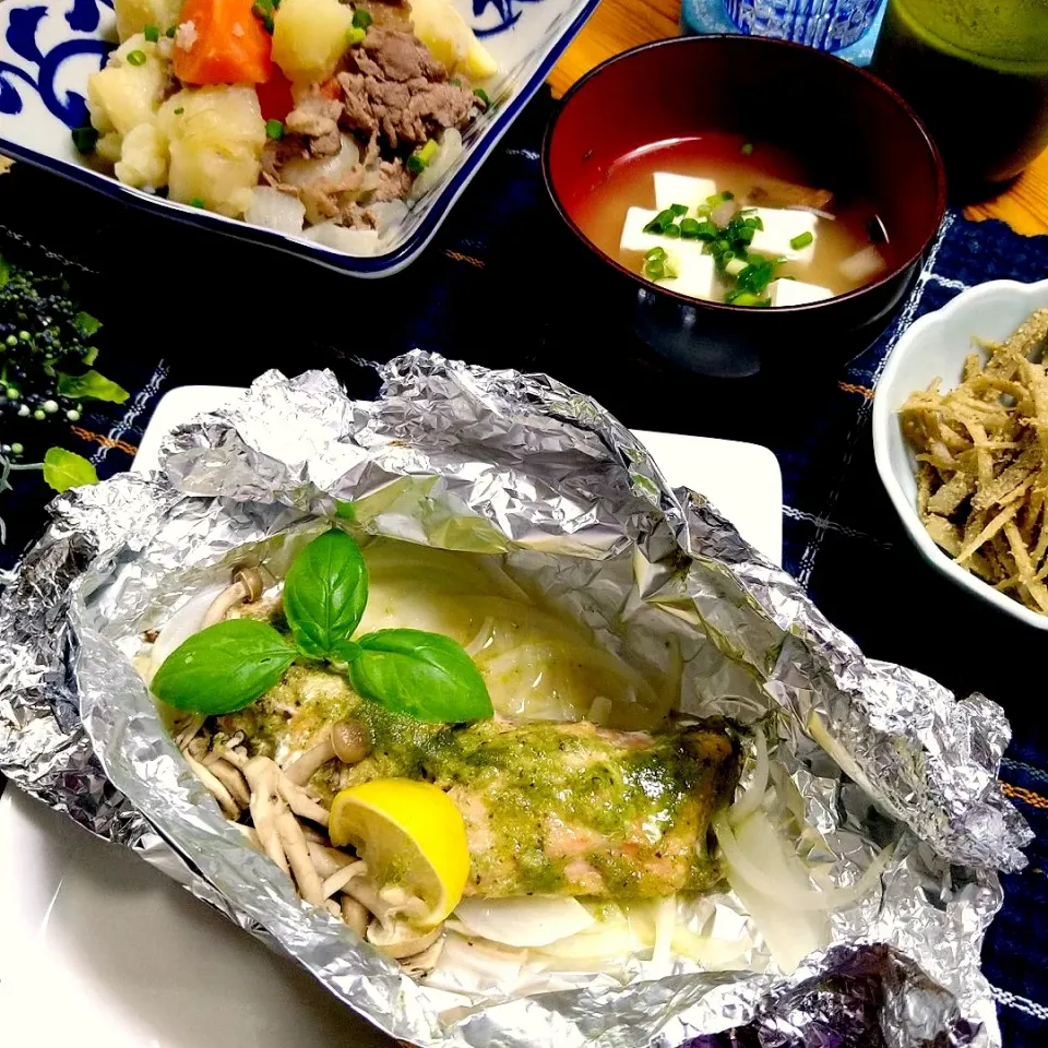 鮭のバジルソースホイル焼き🐟長男4日目の夕飯♡|とまと🍅さん