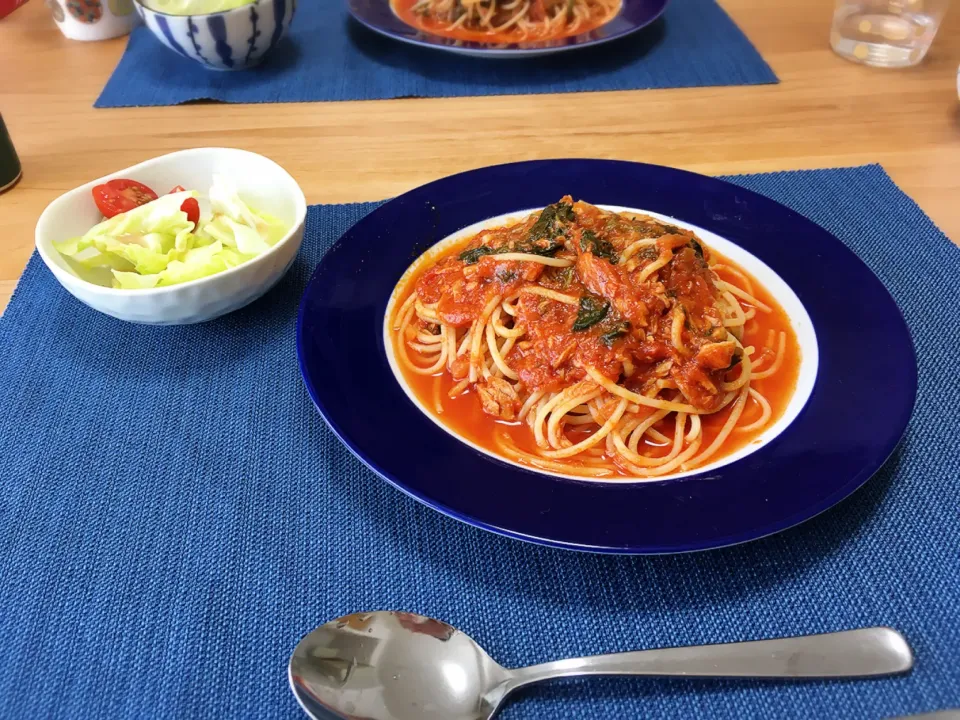 ツナとほうれん草のトマトソースパスタ|青菜さん