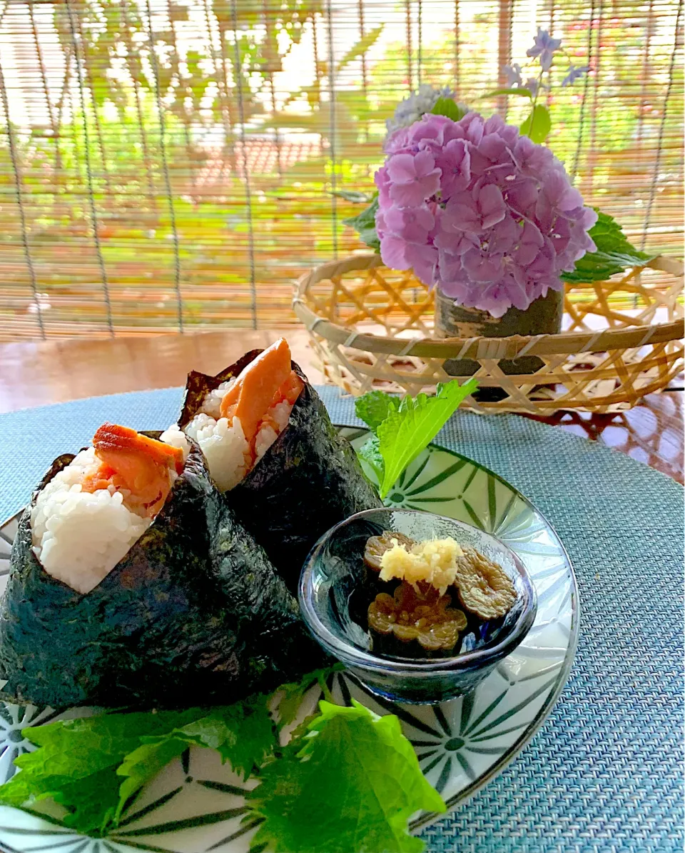 お弁当用　鮭おむすび🍙🍙|シュトママさん