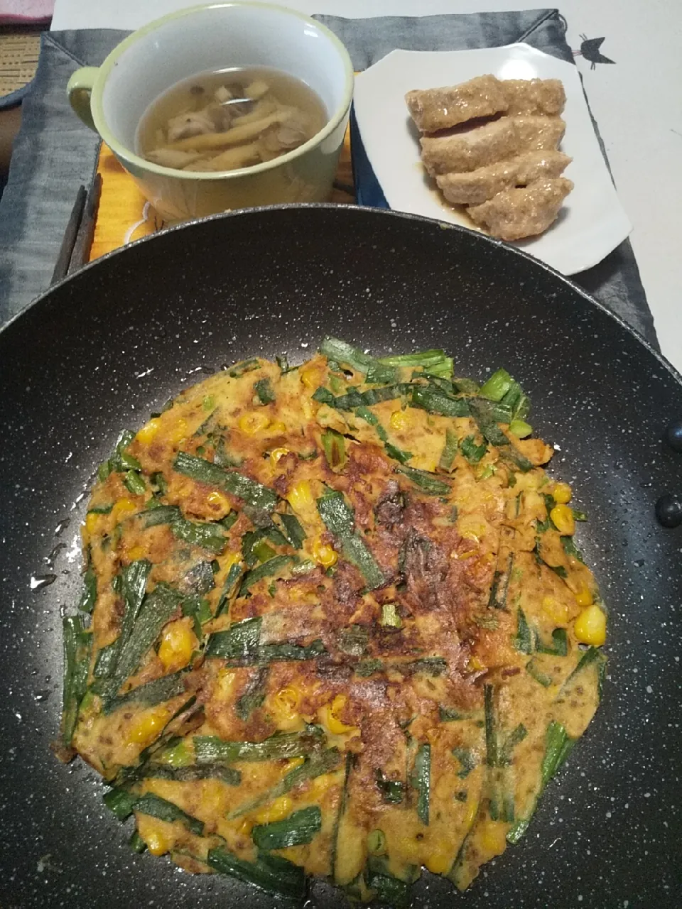 今日のお昼ごはん
※ニラととうきびのおからパウダーチヂミ 醤油麹味
※キノコの中華スープ
※醤油麹蒸し鶏|れあMIXさん