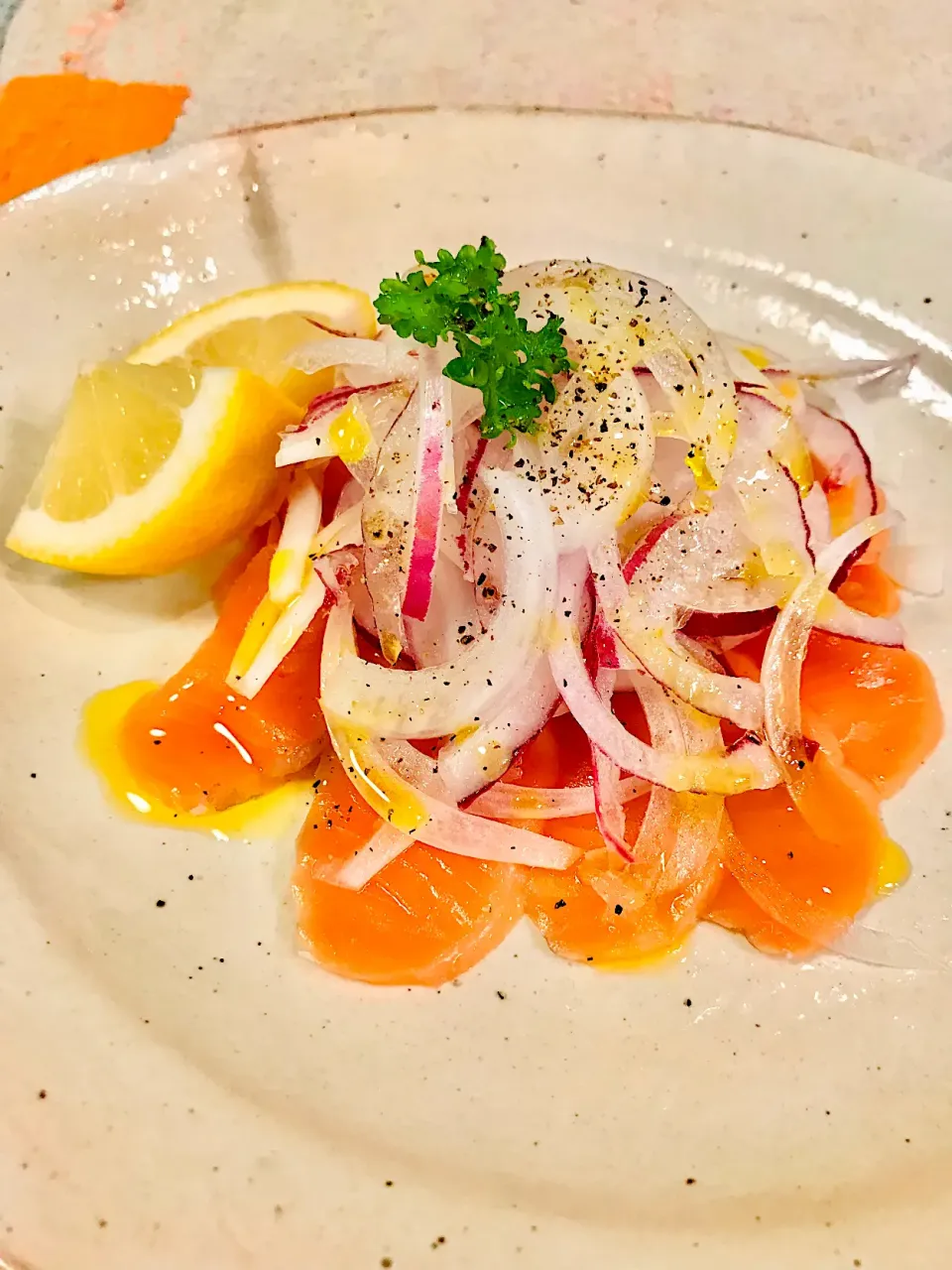 🐟サーモンに白タマネギと赤玉タマネギをのせて〜🧡|ブルースプーンさん