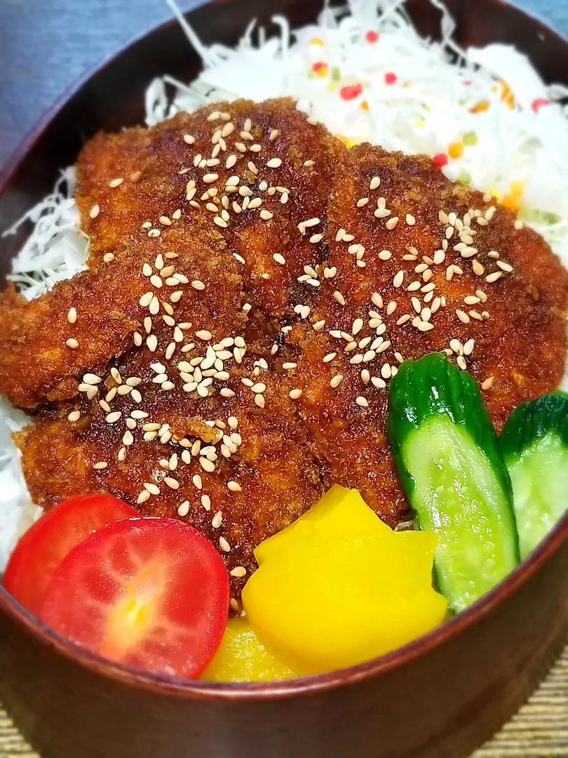 Snapdishの料理写真:揚げないチキンソースカツ弁当🍱|ぱんだのままんさん