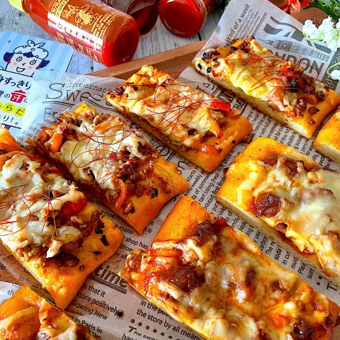 「四川豆板醤」を使ってみたSnapdishの料理・レシピ写真:激辛四川麻婆豆腐風ピザ🍕&激辛ヤンニョムチキン風ピザ