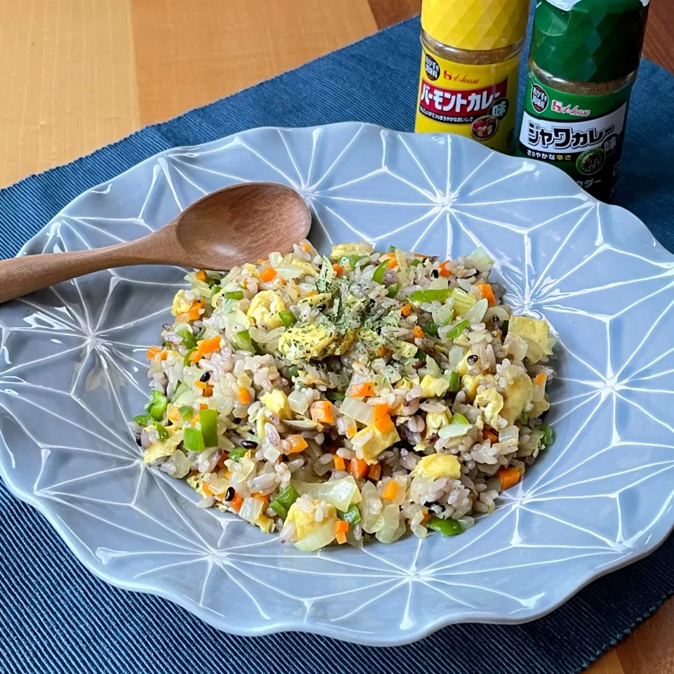 油揚げと野菜の雑穀カレーチャーハン|料理研究一家「古川家」さん