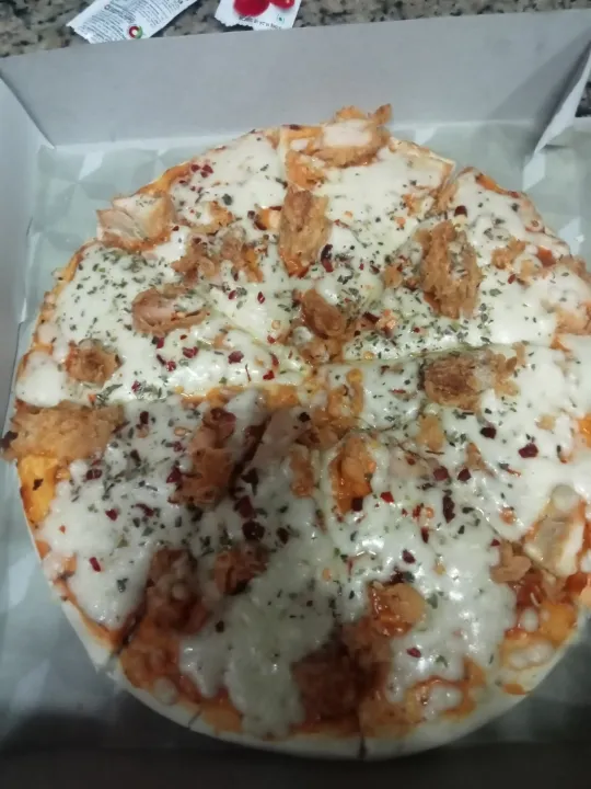 Chicken cheesy pizza|Tabish Shaikhさん