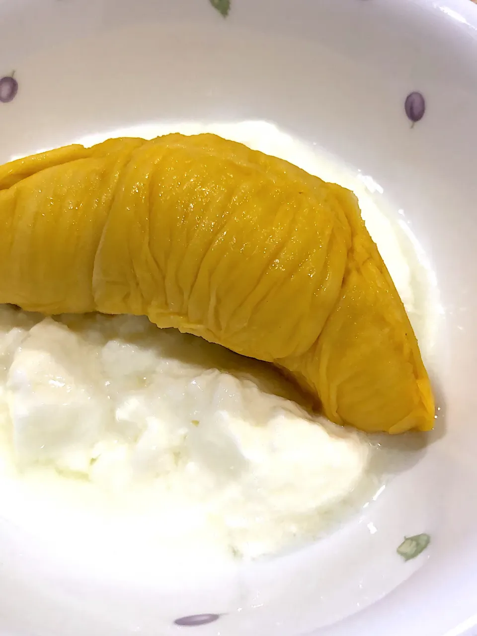 Durian with yogurt|Amy Aliyyaさん