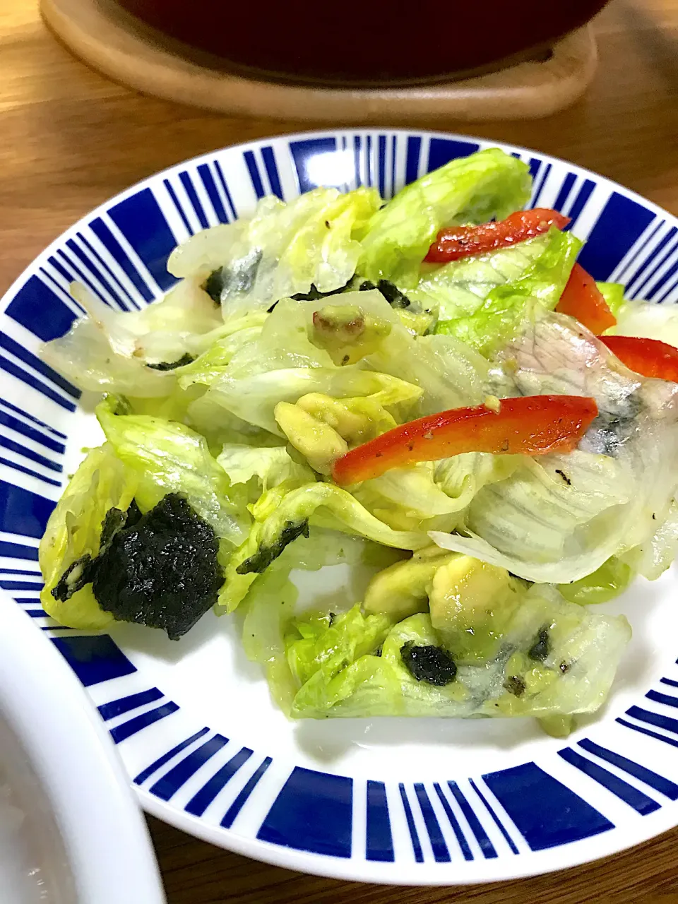 Snapdishの料理写真:アボカドのめんつゆ漬け×ある物野菜のサラダ|morimi32さん