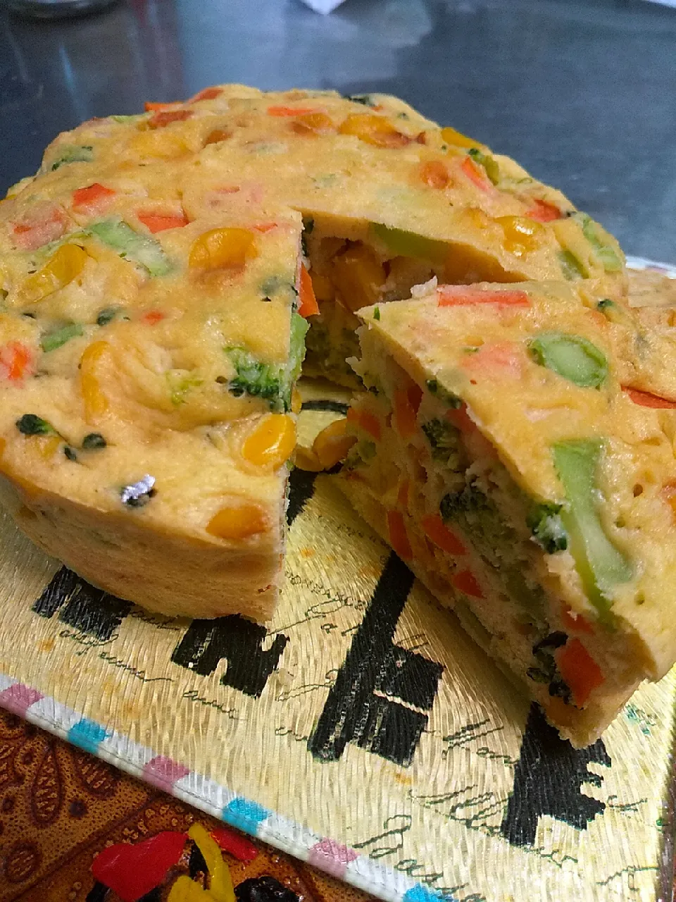 今日のお昼ごはん
※レンジでおからパウダーのケークサレ
ブロッコリー 人参 コーン|れあMIXさん