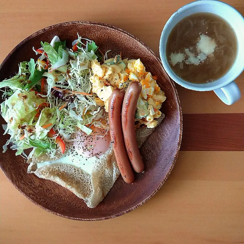 Snapdishの料理写真:朝食プレート(そば粉のガレット)|noooさん