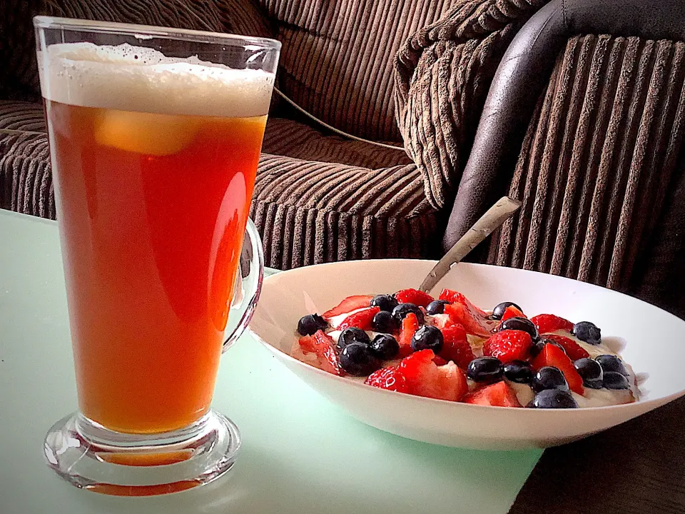 Berries with yogurt and honey and iced tea on the side|FoodAddict123さん