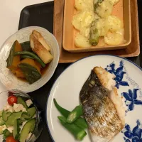 Snapdishの料理写真:さわらの塩焼き、新じゃがのチーズ焼き