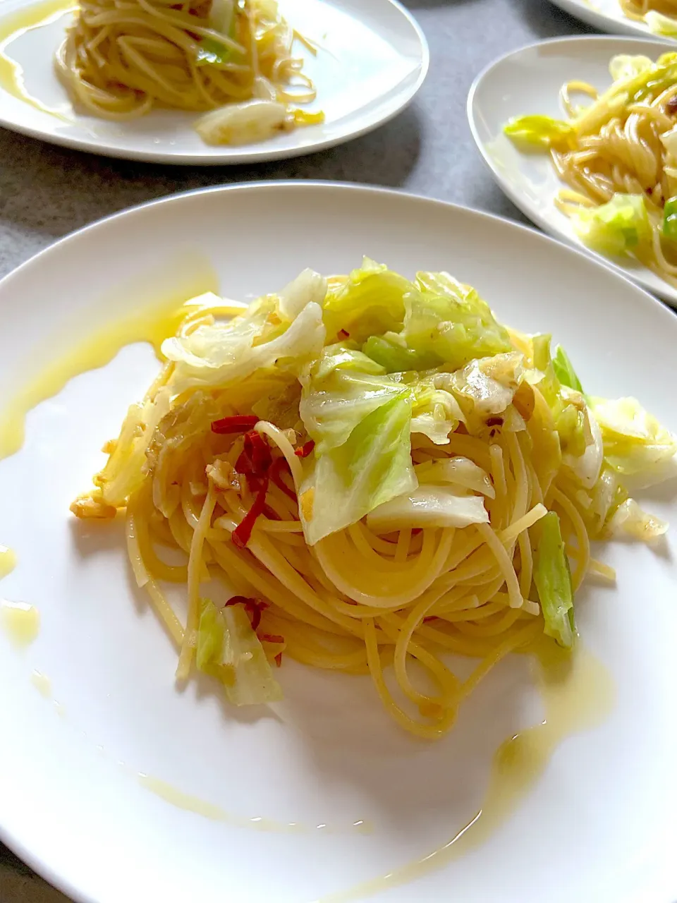 てんてんの料理 オロバイレンピクアル(黒)で渡邊シェフのレシピ✨キャベツとアンチョビのペペロンチーノ✨|てんてんさん