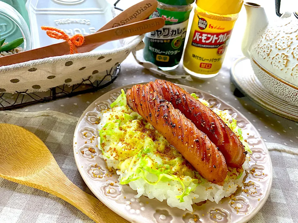 チーズカレーウインナーのっけごはん🍚
ハウス食品さん“味付カレーパウダー バーモントカレー味 ジャワカレー味”使用|がぁがさん