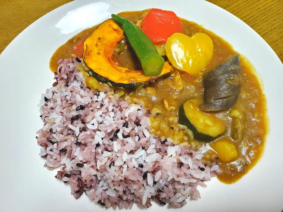 もち麦入り八穀米の夏野菜たっぷりカレー|みよぱさん