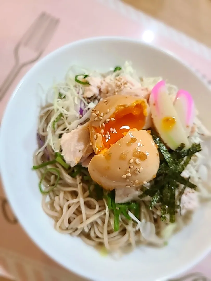 煮玉子🥚半熟大成功!!
手作りサラダチキンで冷やしまぜそば😋|みぽりん♪さん