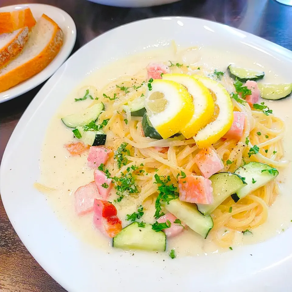 Snapdishの料理写真:レモンクリームパスタ🍝|ファンメイ🌺さん