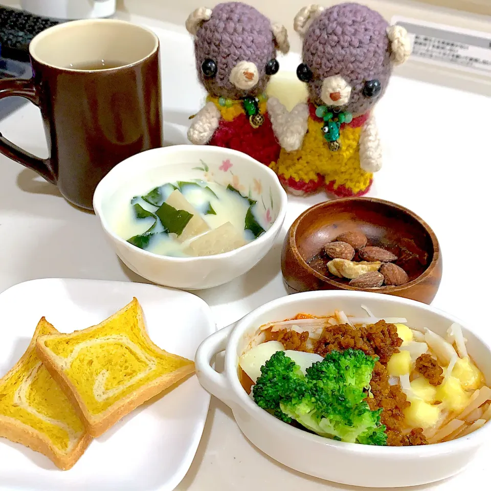 Snapdishの料理写真:台所で朝食(´-ω-`)|chagashiさん