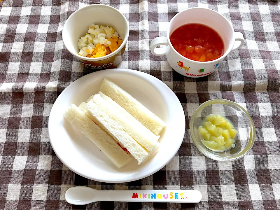 【離乳食】じゃがいものトマトスープ、食パン、ゆでたまご、キウイ|sayaさん