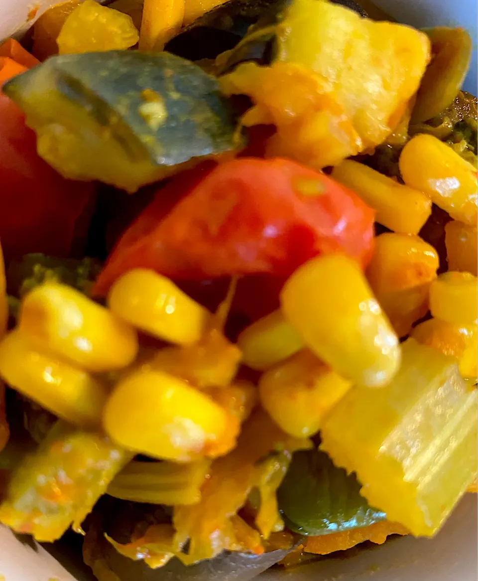 カレー味ラタトゥユもぎたてとうもろこし🌽入り|みうのすけさん