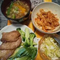 Snapdishの料理写真:今日のお昼ごはん
※豚ヒレの醤油麹漬け焼き ブロッコリー チンゲン菜
※みょうがとかぼちゃと絹さやのお味噌汁
※酢キャベツ
※キムチ納豆
※雑穀玄米ご飯|れあMIXさん