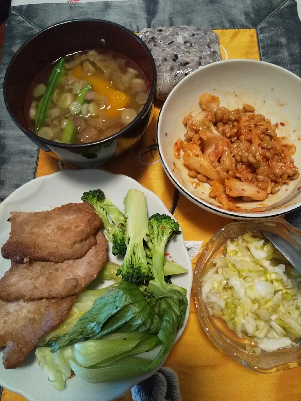 Snapdishの料理写真:今日のお昼ごはん
※豚ヒレの醤油麹漬け焼き ブロッコリー チンゲン菜
※みょうがとかぼちゃと絹さやのお味噌汁
※酢キャベツ
※キムチ納豆
※雑穀玄米ご飯|れあMIXさん