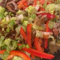 Snapdishの料理写真:Pan fried beef with onions, tomato and vegetables.|Sarahさん