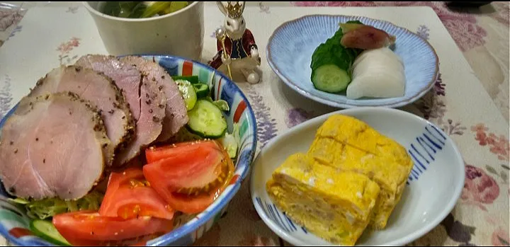 ささやかハム晩ご飯😋|たえさん