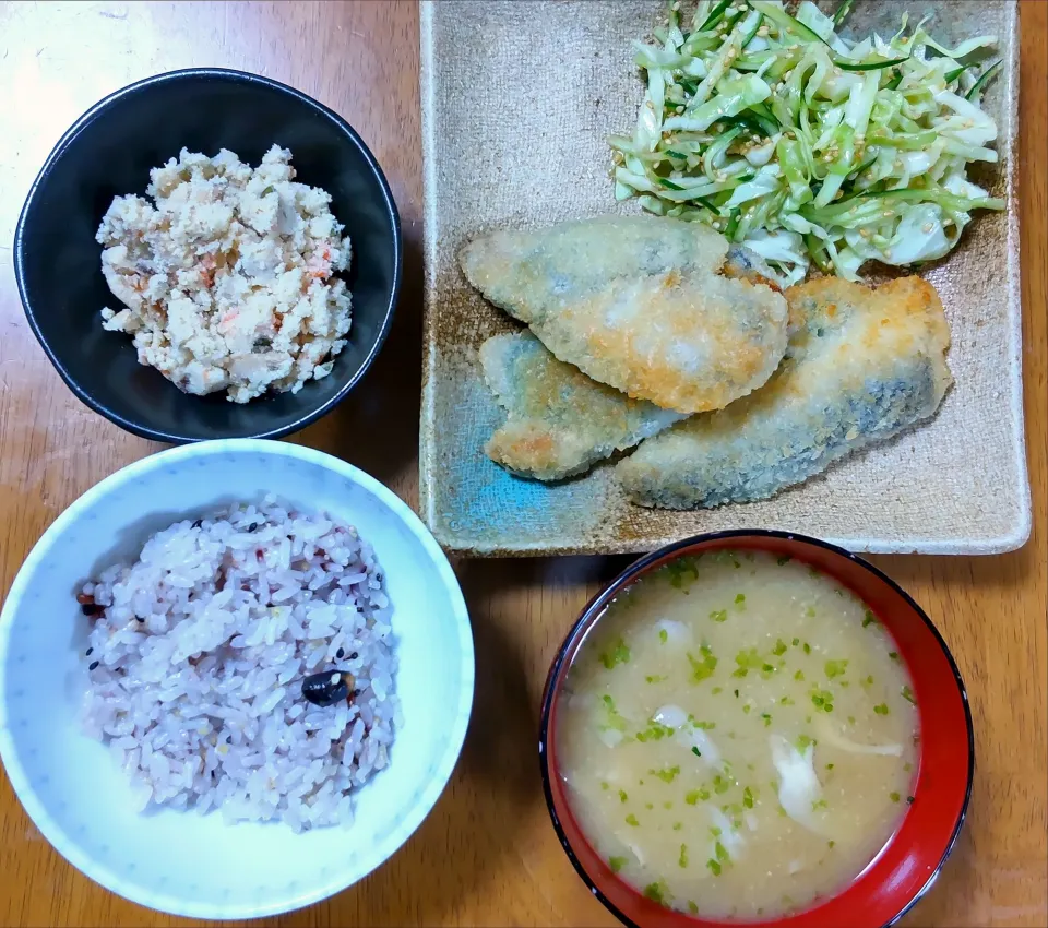 ７月１３日　鰯の梅しそカツレツ　キャベツときゅうりの和風ごまサラダ　卯の花　まいたけとあおさのお味噌汁|いもこ。さん