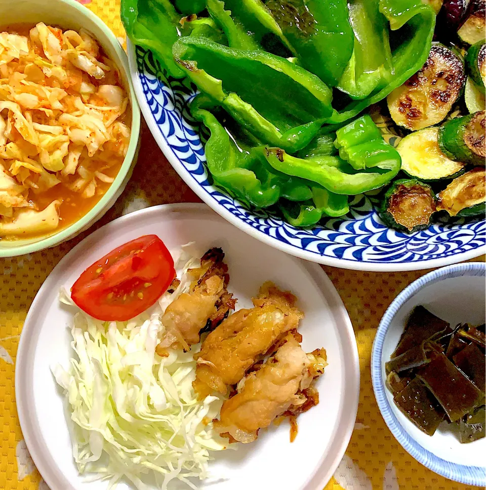 Snapdishの料理写真:豚肉のキャベツ巻き焼き　野菜(ズッキーニ、茄子🍆ピーマン🫑)の焼き浸し　キャベツキムチ　昆布の佃煮|掛谷節子さん