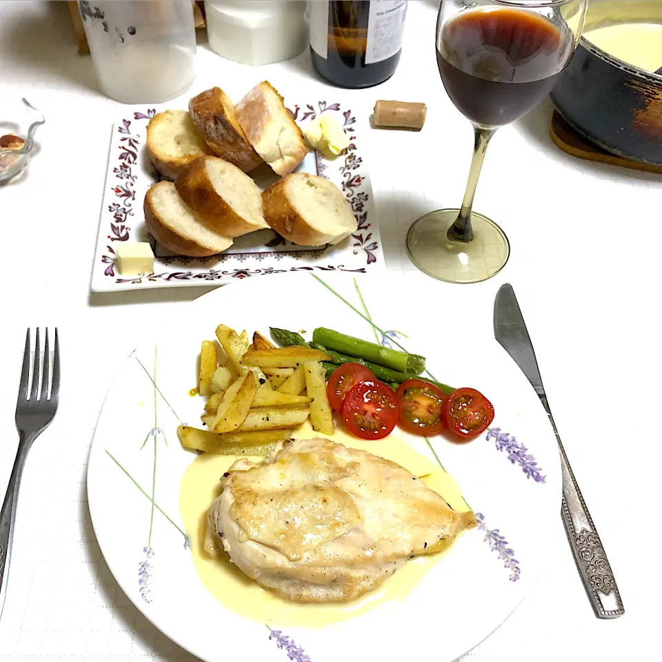 Snapdishの料理写真:鶏もも肉のポワレ　ソース・シュプレーム|ゆうとさん