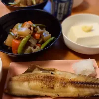 Snapdishの料理写真:筑前煮と焼き魚定食|あきさん