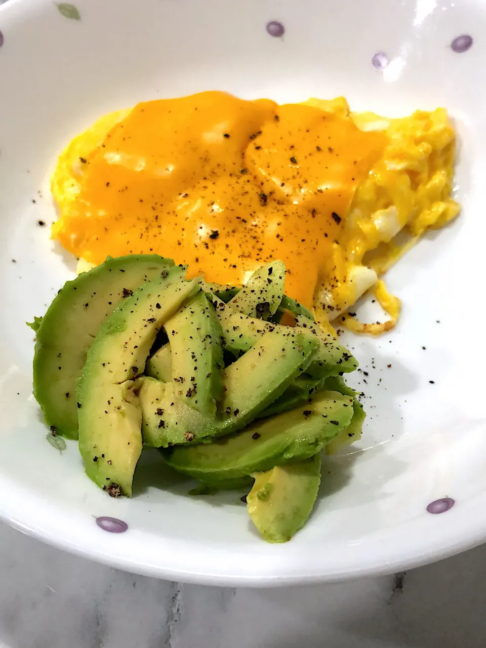 Omelette with cheese and avocado|Amy Aliyyaさん