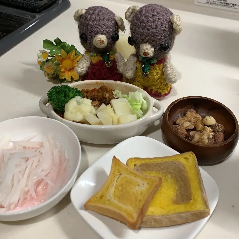 Snapdishの料理写真:今日もお勝手で朝ごぱん( ´ ▽ ` )|chagashiさん