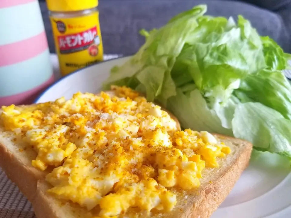 タマゴでマイルドカレーパン風に|しあるさん