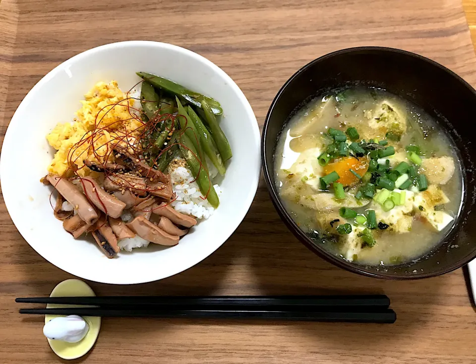 Snapdishの料理写真:ミニ三色丼なあさごはーん！|morimi32さん