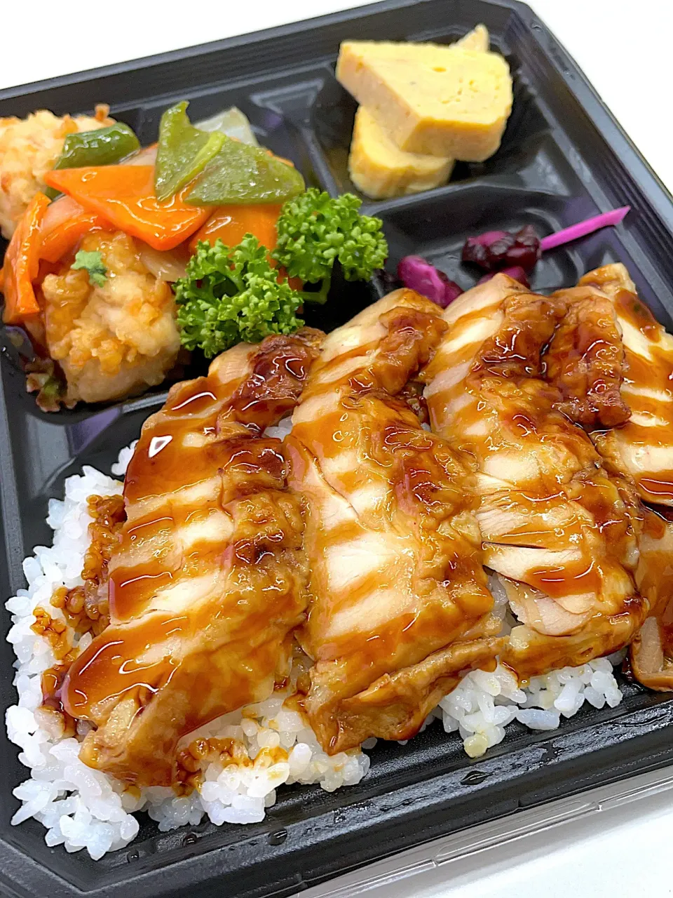 鳥重商店の鶏肉弁当、なんと500円‼️🤣🤣🤣❤️❤️❤️❤️❤️‼️|Yoshihiro Andoさん