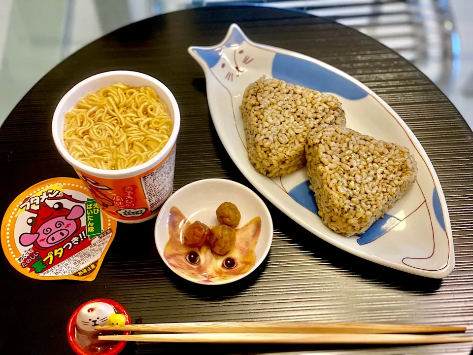 Snapdishの料理写真:🍜引きこもりランチ🍙|にゃあ（芸名）さん