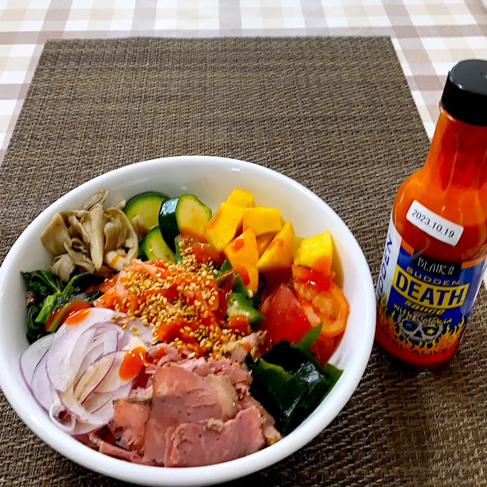 梅酒とポン酢で牛肉と夏野菜の素麺★紅生姜とサドンデスソースをかけて辛めに仕上げました♪|riko30294さん