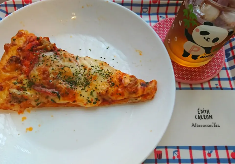 お昼はピザ🍕|しまだ ちえこさん