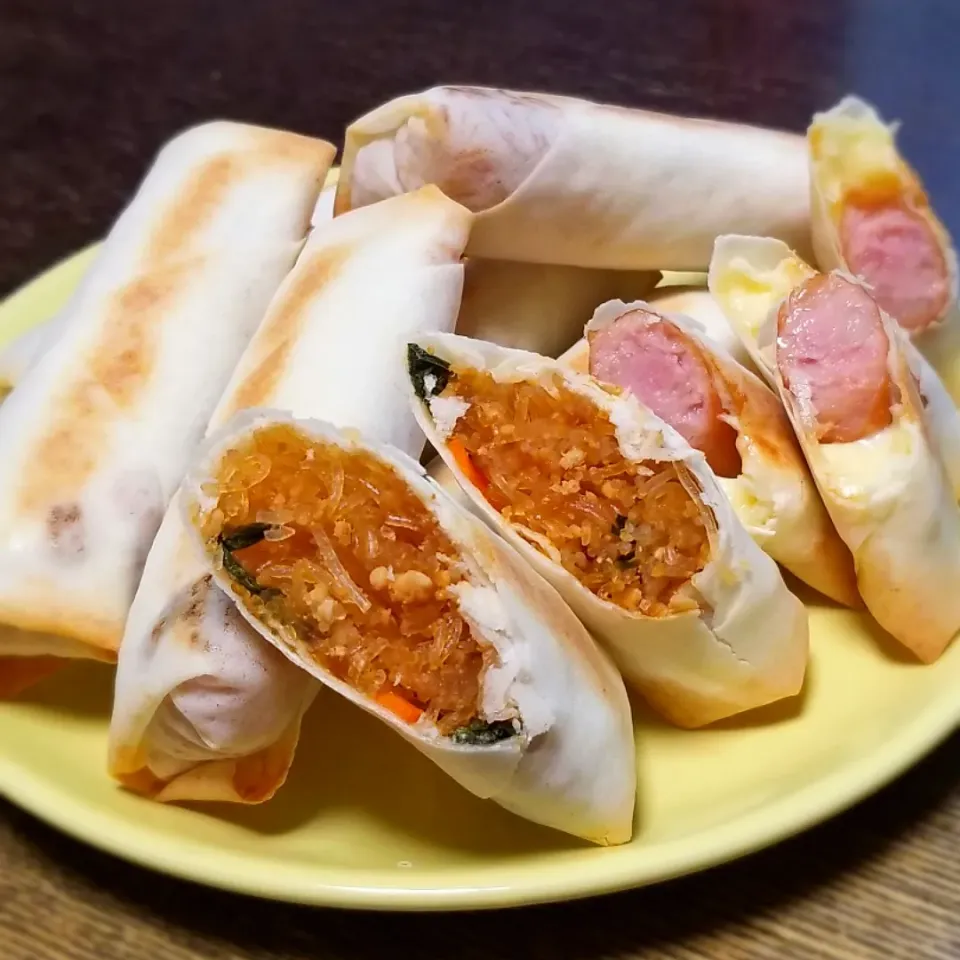 Snapdishの料理写真:ナシゴレン風春雨の焼き春巻きとウインナーチーズ焼き春巻き|ぱんだのままんさん