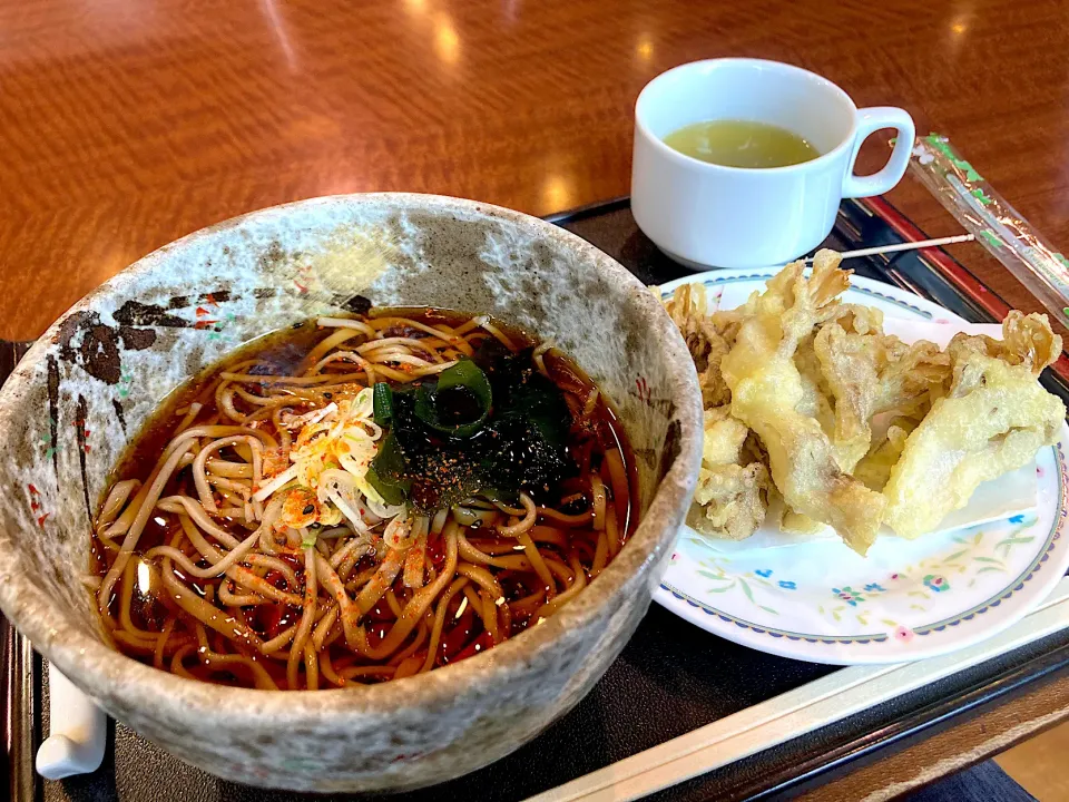 舞茸天ぷら入り冷やしそば　七味とラー油をたっぷりと🌶‼︎ テルメ小川|sakumaさん