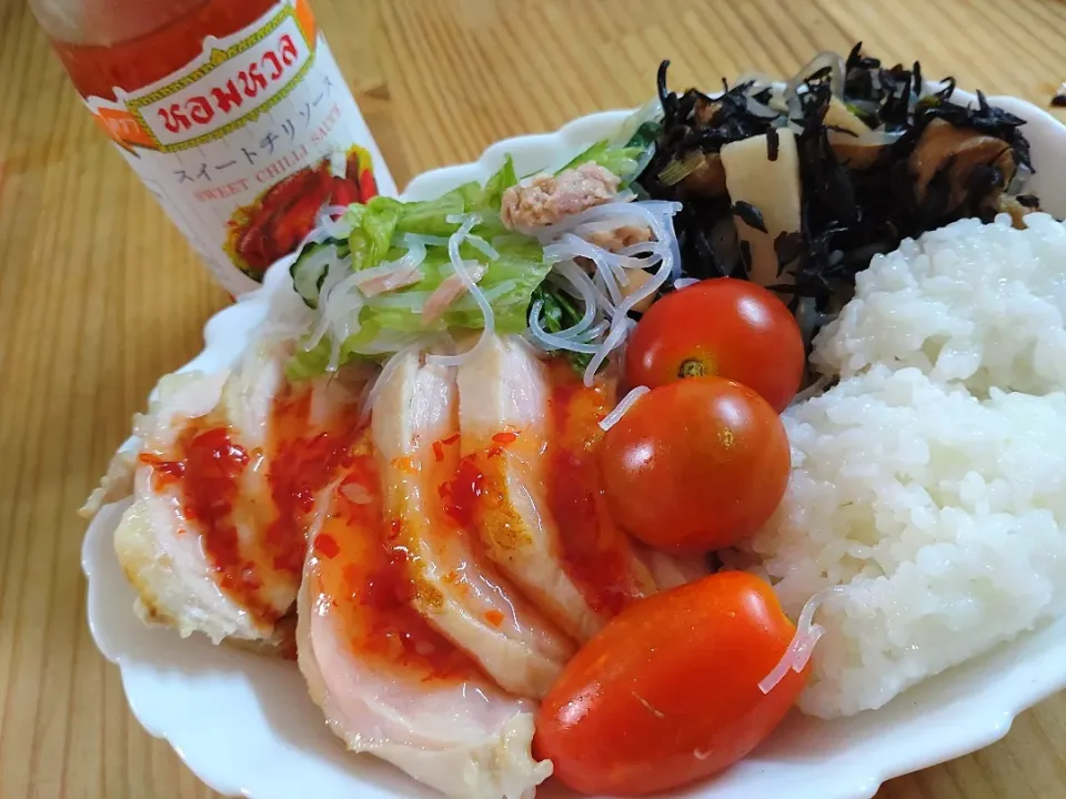 夕飯〜蒸鶏スイートチリソース、ひじき、春雨サラダ〜|みぽりんさん