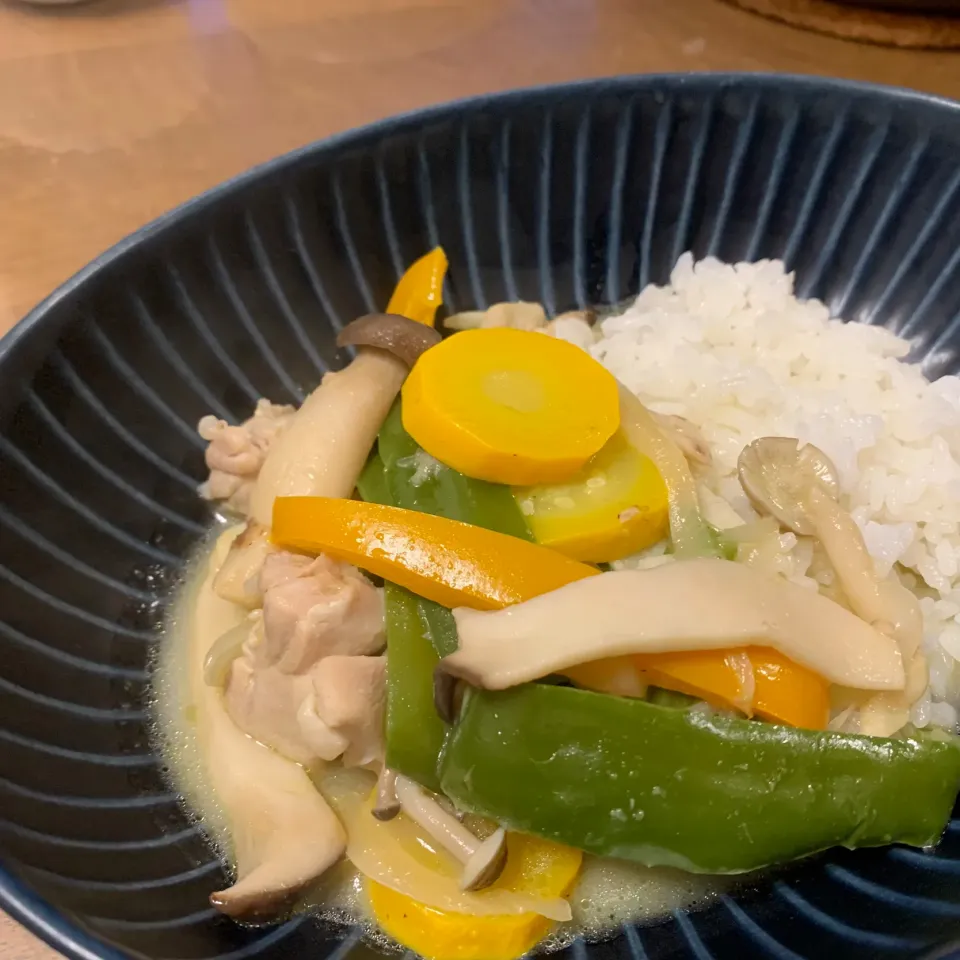 Snapdishの料理写真:夫が作ってくれたグリーンカレー|らぴすらずり(らぴ)さん