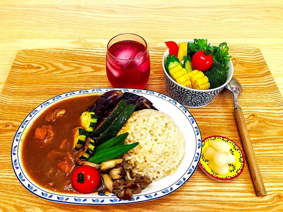 今日の夕食　バナナチキンカレー　サラダ　紫蘇ジュース|ふわ猫はなちゃんさん