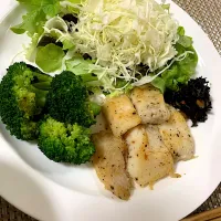 Snapdishの料理写真:白身魚のバジル焼き|Nanaさん