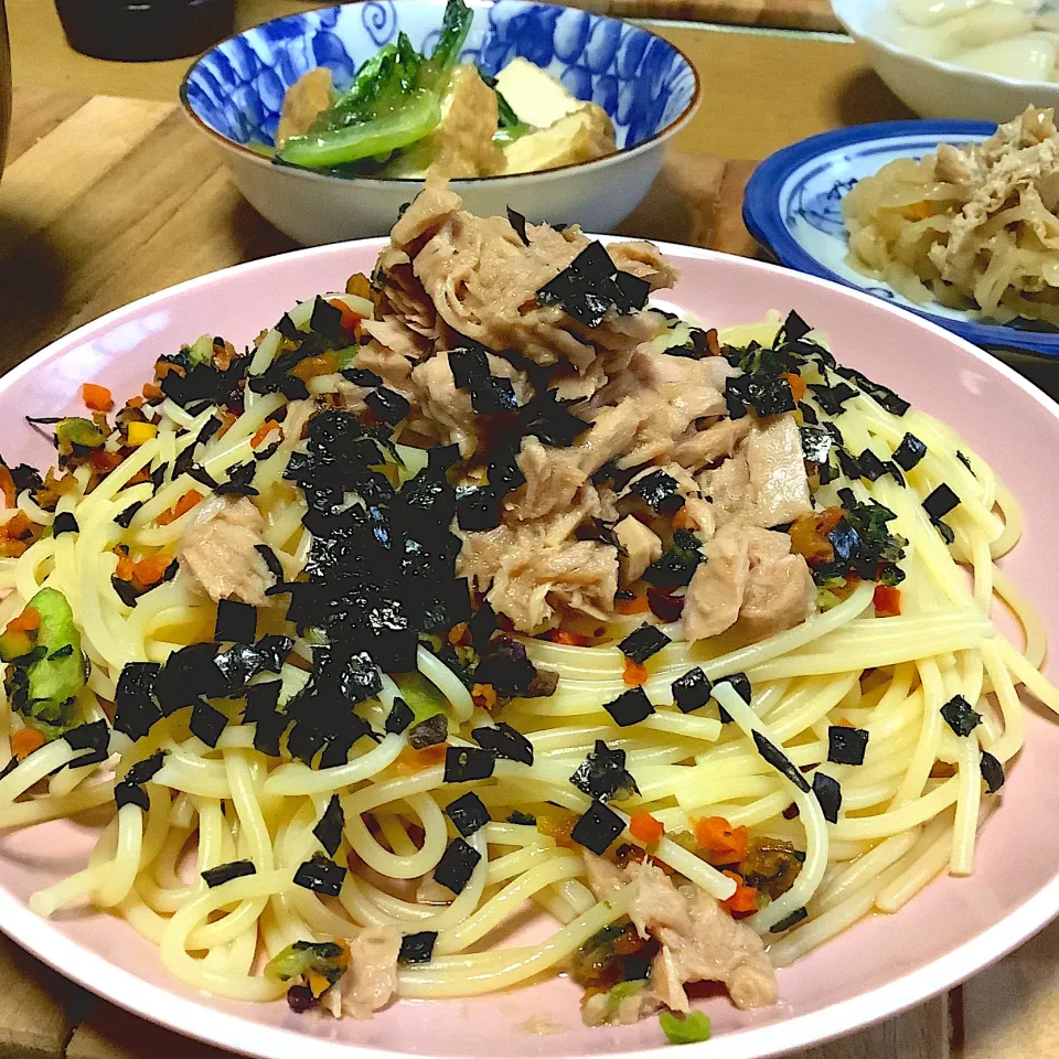 ミールキット使用🌟６種の漬物とツナの和風スパゲティ🍝　漬物を細かく刻んでパスタに和えています😆|みずはらさん