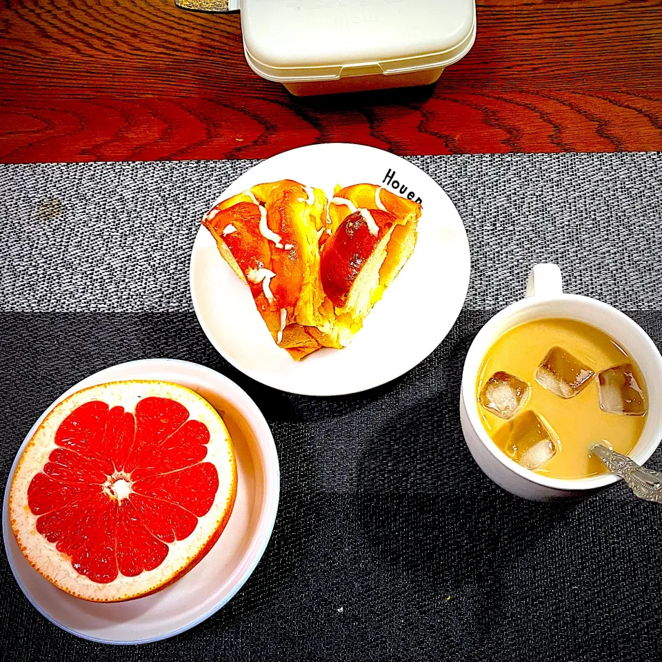 7月 14日　朝ごはん　アップルリング、カフェオレ、グレープフルーツ|yakinasuさん