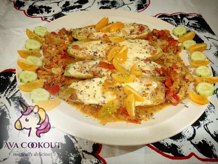 Zucchini Boat
Check out the recipe at my YouTube Channel
 ' Ava Cookout '|Averine Micheleさん