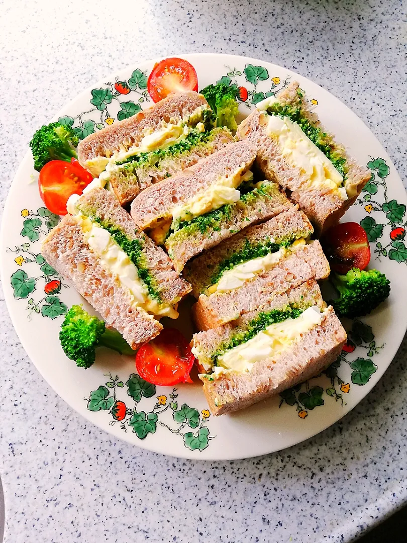 パセリコソースで卵サンドイッチ🥪|naonaomimichanさん