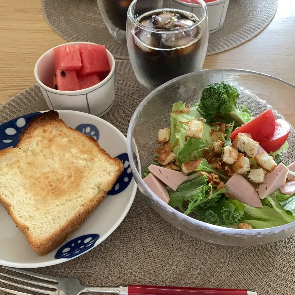 サラダボウルで朝食|ツインうさぎさん